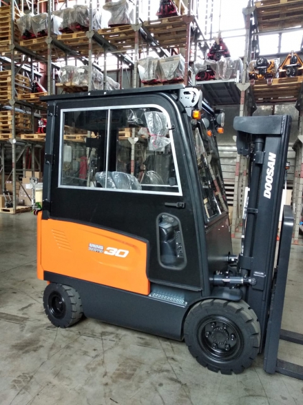 doosan-b30s7-cabin-erae